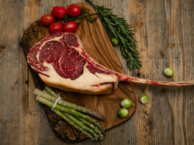 Long bone Tomahawk steiks