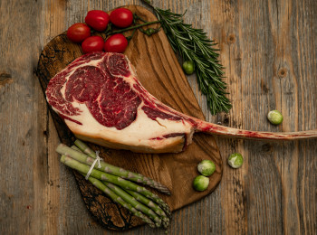 Long bone Tomahawk steiks