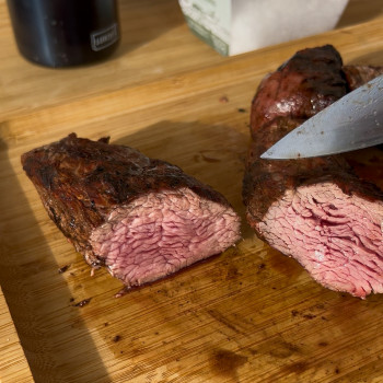 Fresh beef, pork, BBQ meat, sausages, smoked meat, pâté and fresh beef treats for your dog